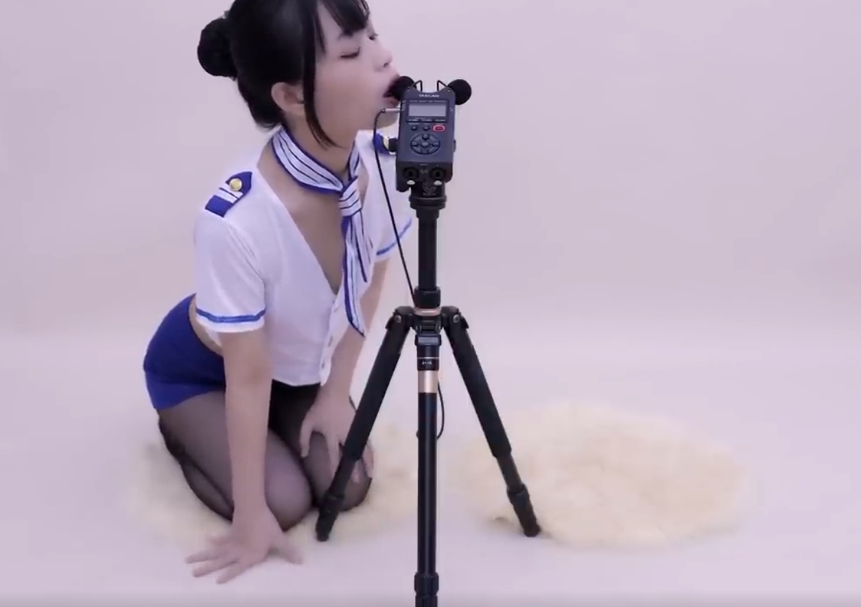 🥰晓美-ASMR 口腔音 舔耳 弹舌音 按摩 喘息 ｜4k Wheezing oral sound licking ear playing tongue sound silk stocking-ASMRPU