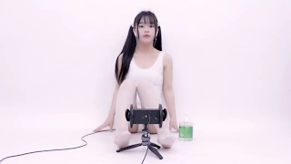 白丝足底摩擦🥰晓美-ASMR 口腔音 舔耳 弹舌音 按摩 喘息 |4k Wheezing oral sound licking ear playing tongue sound silk stockings-ASMRPU