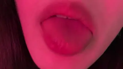 ASMR_夏栖该睡啦_舔手舔屏-ASMRPU