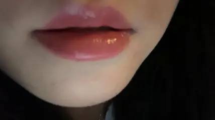 ASMR_是的没错 剧情性感嘴唇的诱惑好想咬一口-ASMRPU