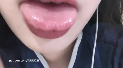 ASMR_YUUU_镜头舔舔性感的舌头-ASMRPU