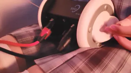 ASMR_曼曼_乖乖躺好别乱动享受姐姐的膝枕掏耳-ASMRPU